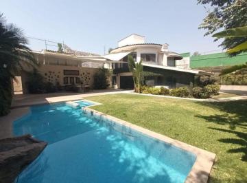 Casa · 600m² · 5 Recámaras · 4 Estacionamientos · Casa en Venta en Vista Hermosa