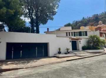 Casa · 680m² · 4 Recámaras · 2 Estacionamientos · Casa de Lujo en Prados del Campestre Morelia