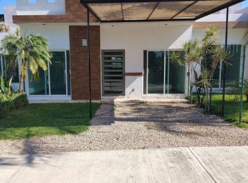 Casa de 3 habitaciones, Cuautla · Casa con 100 m² de Superficie de Terreno y 3 Habitaciones en Venta en Otilio Montaño