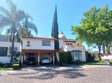 Casa de 3 habitaciones, San Andrés Cholula · Residencia en Venta Estilo Colonial Mexicano en El Fraccionamiento Los Encinos