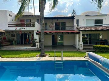 Casa · 176m² · 3 Recámaras · 1 Estacionamiento · Casa en Condminio con Alberca y 3 Recámaras en Venta en Oaxtepec Mor