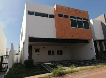 Casa · 320m² · 3 Recámaras · 2 Estacionamientos · Casa en Venta en Fracc. La Rioja, Tlajomulco de Zuñiga, Jalisco.