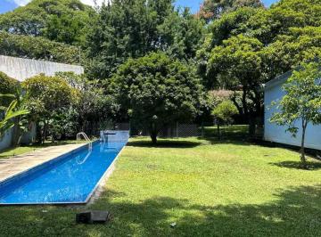 Casa · 220m² · 4 Recámaras · 3 Estacionamientos · Venta de Casa de un Sólo Nivel, con Alberca, en Lomas de Cuernavaca