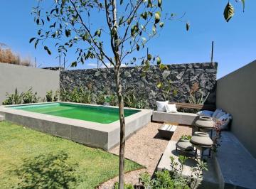 Casa · 193m² · 3 Recámaras · 3 Estacionamientos · Precio Especial de Contado: Residencia en La Campiña (360 m² de Terreno)