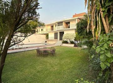 Casa · 350m² · 4 Recámaras · 6 Estacionamientos · Se Vende Casa con Alberca y Jardin Privados, en Las Brisas (Temixco)