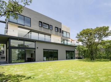 Casa · 1200m² · 4 Recámaras · 10 Estacionamientos · Casa en Venta en Prado Largo, Atizapan de Zaragoza