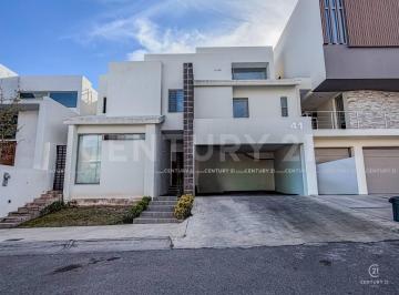 Casa · 376m² · 5 Recámaras · Casa en Venta en Pedregal del Valle, Chihuahua, Chih.