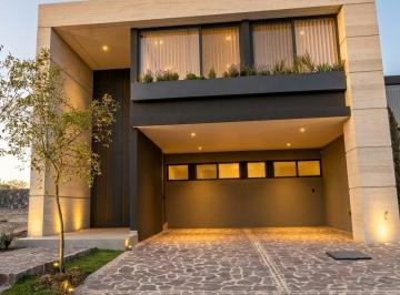 Casa · 360m² · 3 Recámaras · 3 Estacionamientos · Chateâu Toulouse: Lujo a Doble Altura | Bono Especial $900k | León | La Campiña Francesa