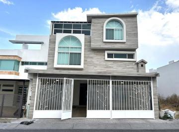 Casa de 5 habitaciones, Querétaro · Amplia y Funcional Casa en Venta en El Refugio, Querétaro