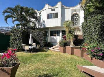 Casa · 423m² · 3 Recámaras · 1 Estacionamiento · Se Vende Casa en Residencial "Las Brisas", Cuernavaca, Morelos