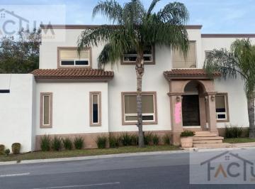 Casa · 412m² · 3 Estacionamientos · Casa en Venta en Carretera Nacional, Monterrey, N. L Cochera 3 Carros, Esquina