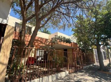 Casa · 250m² · 5 Recámaras · Casa en Venta en Jardines del Country