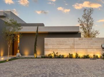 Casa · 432m² · 3 Recámaras · 4 Estacionamientos · Chateâu Marsella: Estrene Lujo en 1 Planta | Bono de $800,000 | La Campiña Francesa