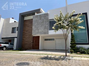 Casa · 363m² · 3 Recámaras · 2 Estacionamientos · Casa en Venta a 3 Min. de Ómada, 3 Niveles, Lomas de Angelópolis II, Zona Azul, Inmediata