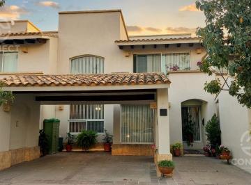 Casa · 201m² · 3 Recámaras · 2 Estacionamientos · Venta Casa con Recámara en Planta Baja Mayorazgo La Rioja Zona Sur León Gto!