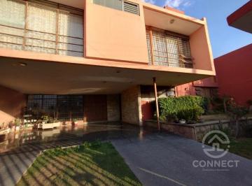 Casa · 557m² · 5 Recámaras · 6 Estacionamientos · Casa en Venta Jardines del Moral Terreno Grande León Gto!