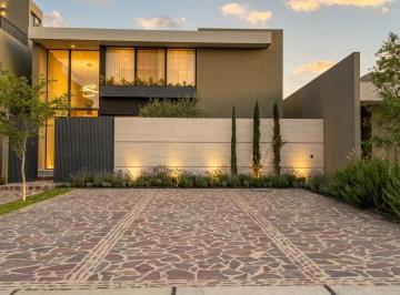 Casa · 432m² · 3 Recámaras · 4 Estacionamientos · Residencia Chateâu Rochelle: 12 m de Frente y Lujo en La Campiña Francesa