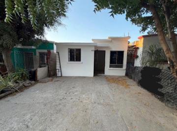 Casa · 49m² · 2 Recámaras · 2 Estacionamientos · Casa en Venta en Colonia Alameda