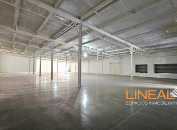 Local comercial · 1897m² · 6 Estacionamientos · Local en Renta en Monterrey
