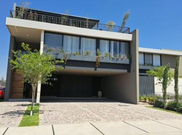 Casa · 472m² · 4 Recámaras · 6 Estacionamientos · Estreno Modelo Chateâu Estrasburgo: 4 Recámaras y Bono de Lanzamiento Especial