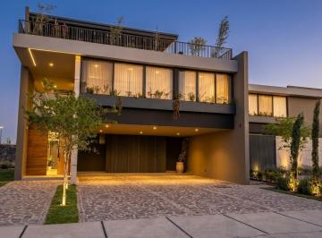 Casa · 432m² · 4 Recámaras · 6 Estacionamientos · Estreno Modelo Chateâu Estrasburgo: 4 Recámaras y Bono de Lanzamiento Especial