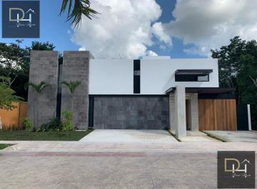 Casa · 280m² · 4 Recámaras · 2 Estacionamientos · ¡Espectacular Casa en Venta en Lagos del Sol!