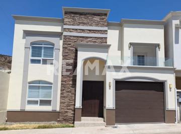 Casa · 250m² · 4 Recámaras · 3 Estacionamientos · Casa en Renta Verona Residencial Tijuana - (4)