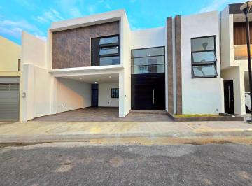 Casa de 3 habitaciones, Alvarado · Casa con 4 Recámaras y Alberca en Venta en Lomas Diamante