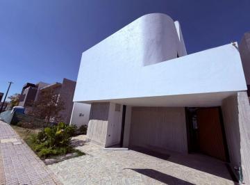 Casa de 4 habitaciones, San Andrés Cholula · Casa en Venta en Lomas de Angelópolis Puebla con 4 Recamaras