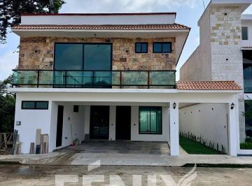 4abb0395cd67c719c205d039acdb652d5b059b85209e90fa155f3b4529b25e66 · Casa en Venta en Fracc en Coatepec – 5 Recámaras y Roof Garden Icónico