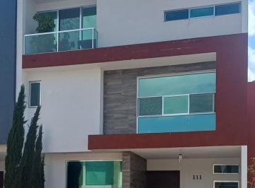 Casa en condominio · 276m² · 2 Estacionamientos · Se Vende Casa en Residencial Platinum, Pachuca de Soto
