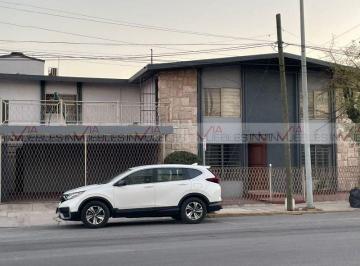 Oficina · 300m² · 3 Recámaras · 9 Estacionamientos · Oficina en Renta en Monterrey