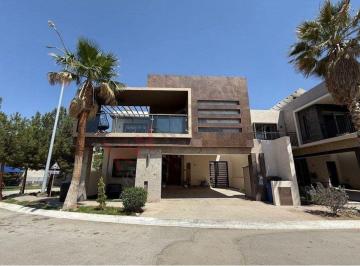 Casa de 4 habitaciones, Juárez · Compra Casa en Venta con Alberca y 4 Recámaras en Fracc Privado Calzada del Rio Cd Juárez Chih