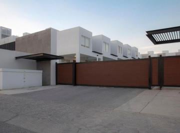 Casa de 3 habitaciones, Corregidora · Casa en Venta en Fraccionamiento Manantiales, Corregidora, Querétaro