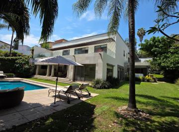 Casa · 600m² · 4 Recámaras · 4 Estacionamientos · Casa en Venta en Tabachines, Cuernavaca