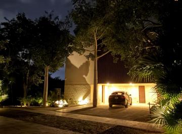 Casa · 500m² · 5 Recámaras · 3 Estacionamientos · Casa en Venta en Mérida con Vista Al Lago en Yucatán Country Club | Casa Acqua |