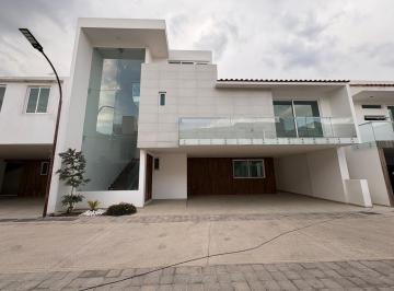 Casa en condominio · 360m² · 4 Recámaras · 2 Estacionamientos · Residencial Fossalta