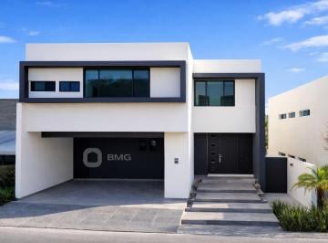 Casa de 5 habitaciones, Monterrey · Casa en Venta – Carolco Residencial, Zona Sur Mty
