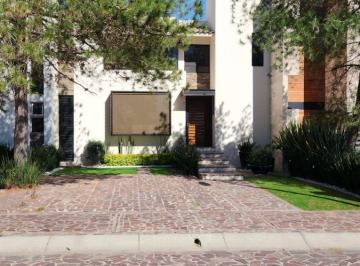 Casa en condominio de 4 habitaciones, León · Casa en Venta Amueblada en La Campiña