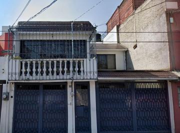 Casa de 5 habitaciones, Iztapalapa · Casa en Venta a Una Calle de Plaza Oriente