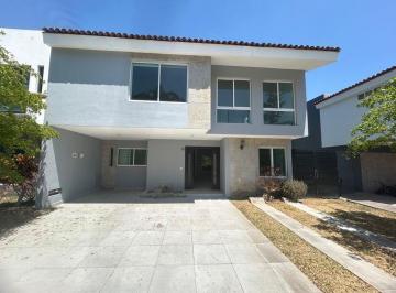 Casa · 247m² · 3 Recámaras · 3 Estacionamientos · Frac. Jardín Real 3 Hab. 2 Niveles