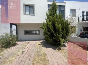 Casa en condominio · 210m² · 4 Recámaras · 2 Estacionamientos · Amplia Casa Amueblada en Renta en Gran Reserva