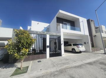 Casa · 224m² · 3 Recámaras · 2 Estacionamientos · Venta de Casa en Arteaga Coahuila San Juaquín Residencial