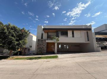 ff73eba94dd7fe7a35c9a14babaa673f34585741c15ee7fe51d38fd7109a9935 · Casa en Venta en Sierra Azul
