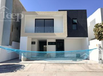 Casa · 273m² · 4 Recámaras · 2 Estacionamientos · Casa en Venta