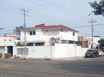 Local comercial · 258m² · 8 Recámaras · Renta Inmueble Productivo, Consultorios U Oficinas, en Esquina