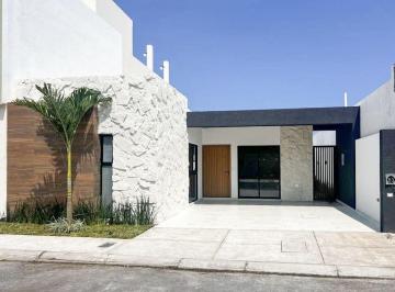 Casa · 137m² · 3 Recámaras · 2 Estacionamientos · Casa de Una Planta en Lomas de La Rioja