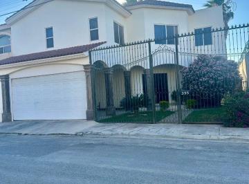Casa de 3 habitaciones, Saltillo · Casa con 3 Recámaras y 352 m² Superficie de Terreno en Venta, Residencial Los Pinos