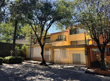 Fachada principal · Casa Luminosa, Silenciosa y Rodeada de Árboles. 5 - 6 Recámaras, Jardín y Depa Ind