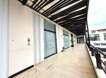 Oficina · 55m² · 1 Estacionamiento · Vendo Local en Plaza Punta Tulum y Av Colocio de 55 m² en 1er Nivel Amueblada